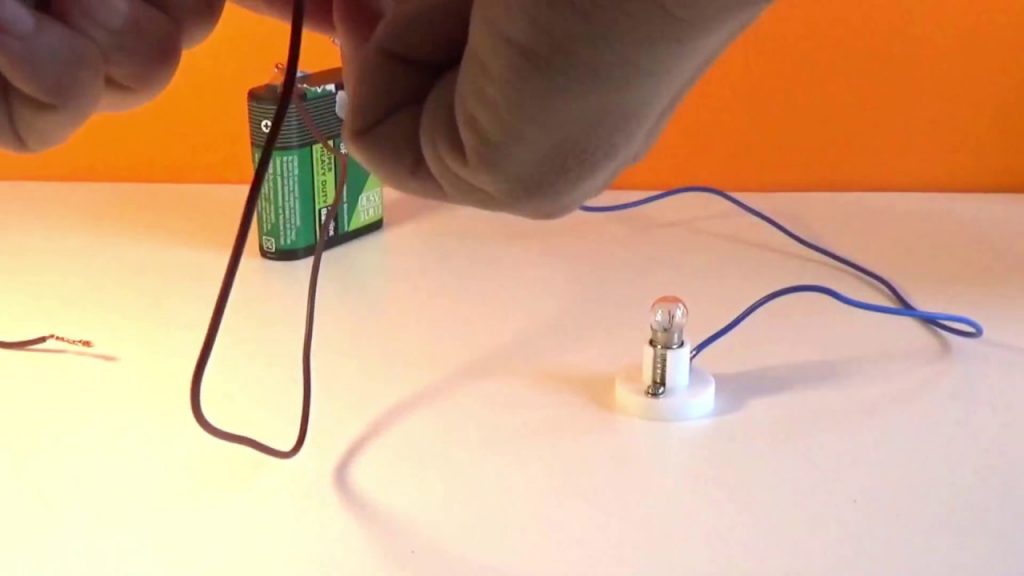cómo funcionan los circuitos eléctricos