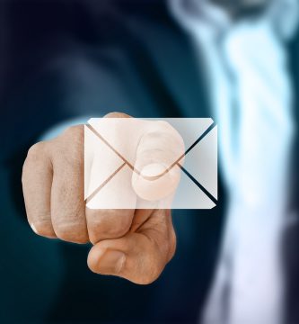 mandar un correo electrónico