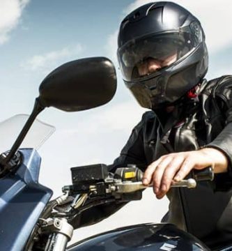 Mejora tu Conducción: Accesorios Útiles para Motociclistas