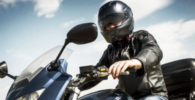 Mejora tu Conducción: Accesorios Útiles para Motociclistas